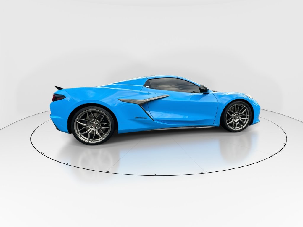 Used 2025 Chevrolet Corvette Z06 RWD image 9