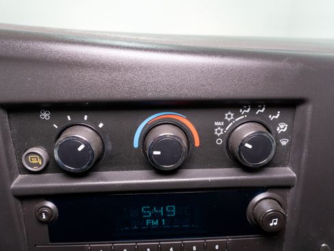 Used 2008 Chevrolet Express 1500 w/ Power Package RWD image 16