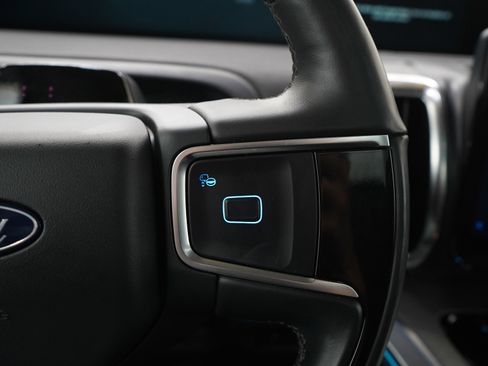 Used 2025 Ford Expedition Max Platinum AWD/4WD image 32