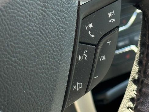Used 2018 Ford Edge SEL w/ Equipment Group 201A FWD image 11