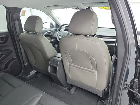 Used 2025 Chevrolet Trax ACTIV FWD image 38