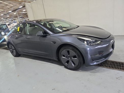 Used 2023 Tesla Model 3 Standard Range image 3