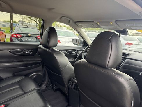 Used 2018 Nissan Rogue SL FWD image 24