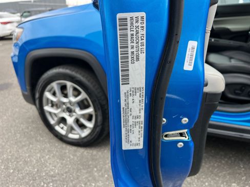 Used 2025 Jeep Compass Limited image 29