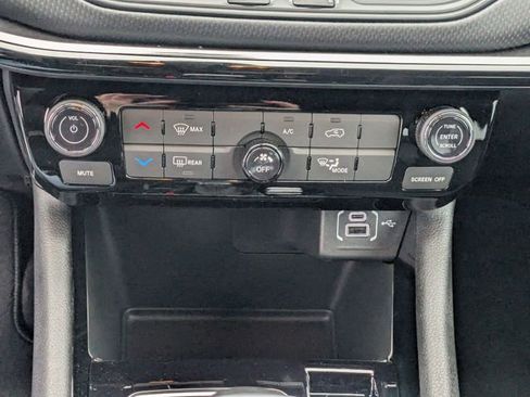 New 2026 Jeep Compass Latitude AWD/4WD image 18