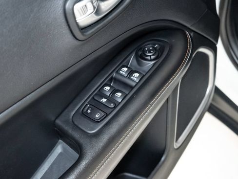 Used 2020 Jeep Compass Latitude w/ Cold Weather Group AWD/4WD image 10