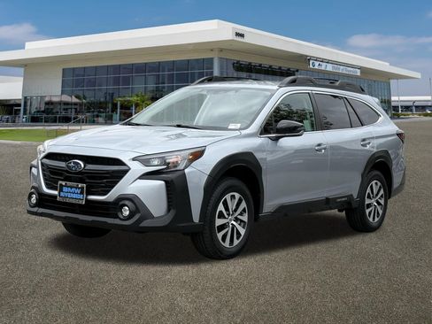 Used 2024 Subaru Outback Premium AWD/4WD image 4