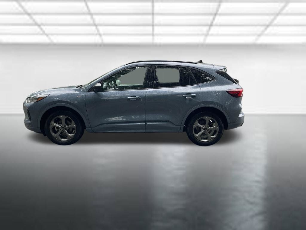 Used 2024 Ford Escape ST-Line w/ Tech Pack #1 FWD image 2