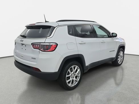 Used 2023 Jeep Compass Latitude image 5