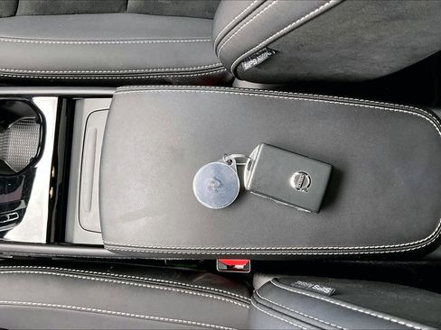 Used 2023 Volvo C40 P8 Recharge Ultimate image 14