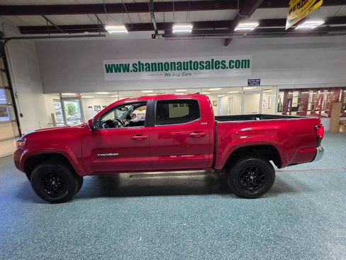 Used 2021 Toyota Tacoma SR5 AWD/4WD image 11