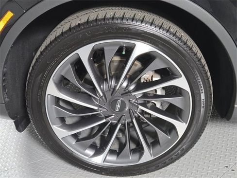 Certified 2023 Lincoln Aviator Reserve w/ Equipment Group 201A image 9