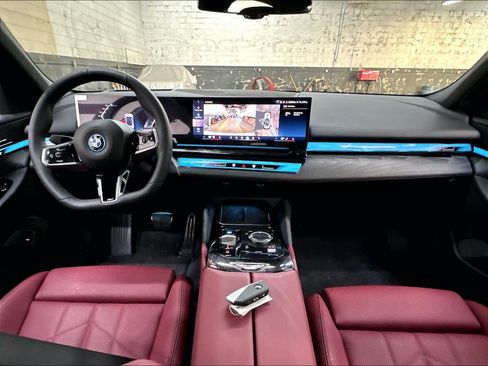 Used 2026 BMW i5 eDrive40 w/ M Sport Package RWD image 17