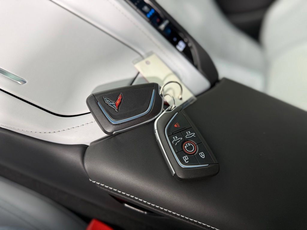 Used 2021 Chevrolet Corvette Stingray Premium Cpe w/ Z51 Performance Package RWD image 27