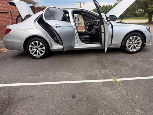 Used 2019 Mercedes-Benz E 300 4MATIC image 20