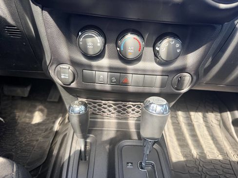 Used 2015 Jeep Wrangler Unlimited Sport w/ Connectivity Group AWD/4WD image 22