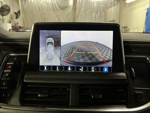 Used 2021 Chevrolet Tahoe LT w/ LT Signature Package image 18