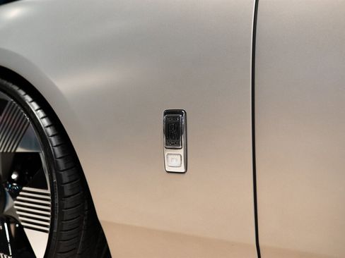 Used 2025 Rolls-Royce Phantom Sedan image 38