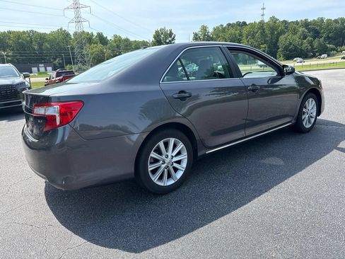 Used 2013 Toyota Camry XLE w/ Leather Pkg FWD image 5