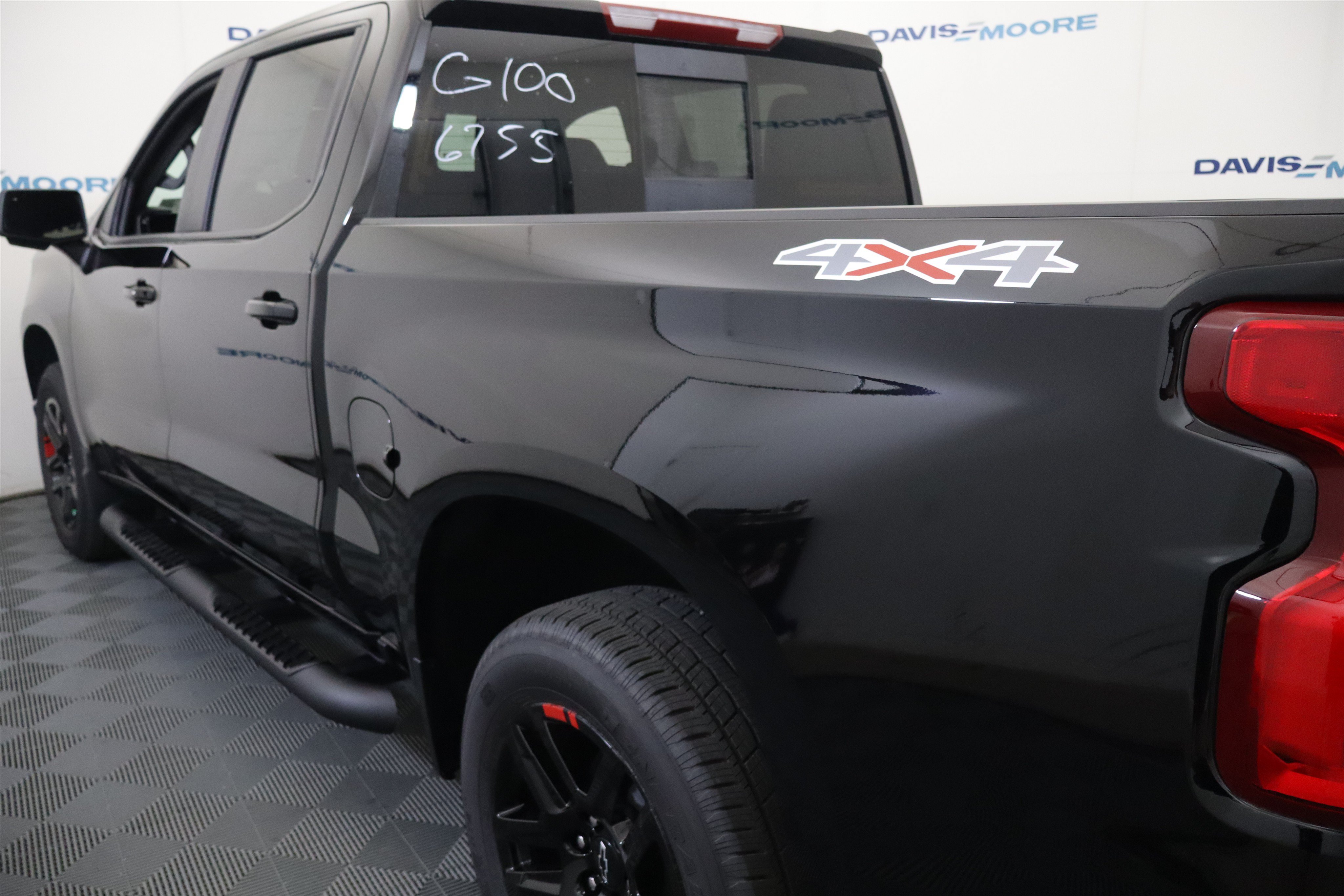 New 2026 Chevrolet Silverado 1500 RST w/ Redline Edition AWD/4WD image 11