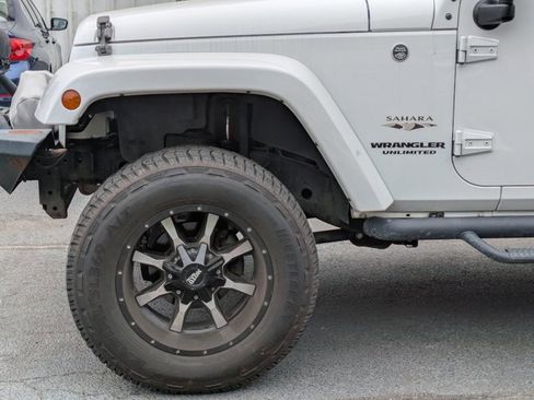 Used 2017 Jeep Wrangler Unlimited Sahara w/ Connectivity Group image 14