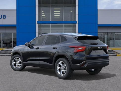 New 2026 Chevrolet Trax LS w/ LS Convenience Package FWD image 3