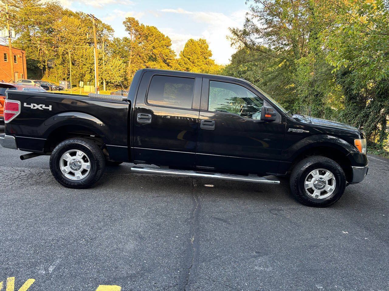 Used 2011 Ford F150 XLT w/ XLT Convenience Pkg AWD/4WD image 4