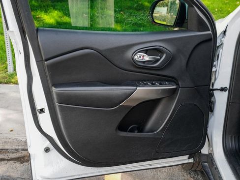 Used 2020 Jeep Cherokee Latitude image 9