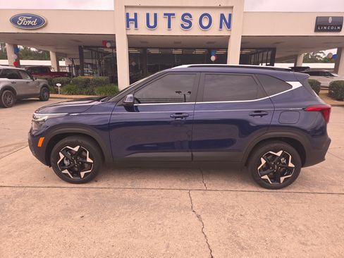 Used 2024 Kia Seltos EX AWD/4WD image 5