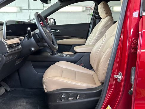 Used 2024 Cadillac XT4 Premium Luxury w/ Active Safety Package FWD image 14