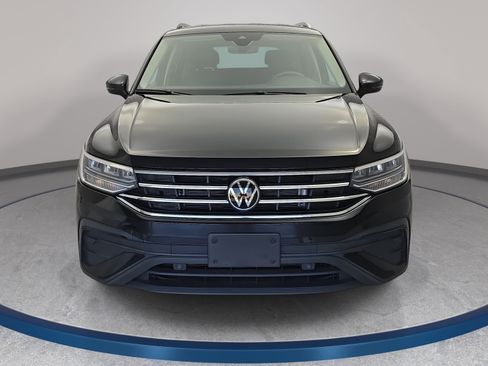 Certified 2024 Volkswagen Tiguan SE FWD image 2