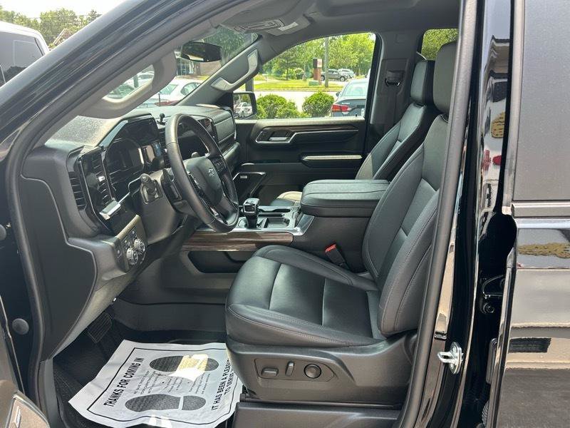 Used 2023 Chevrolet Silverado 1500 RST w/ Convenience Package II AWD/4WD image 9
