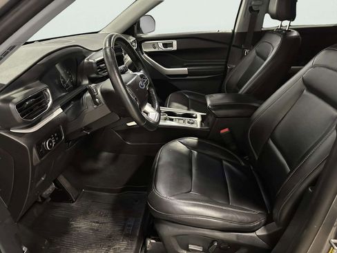 Used 2023 Ford Explorer XLT w/ Equipment Group 202A AWD/4WD image 13