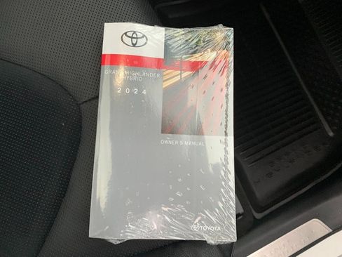 Used 2024 Toyota Grand Highlander AWD Hybrid image 12