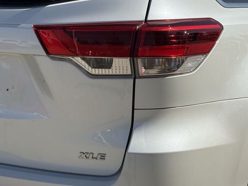 Used 2017 Toyota Highlander XLE FWD image 7