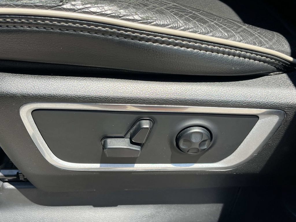 Used 2019 RAM 1500 Laramie w/ Sport Appearance Package AWD/4WD image 32