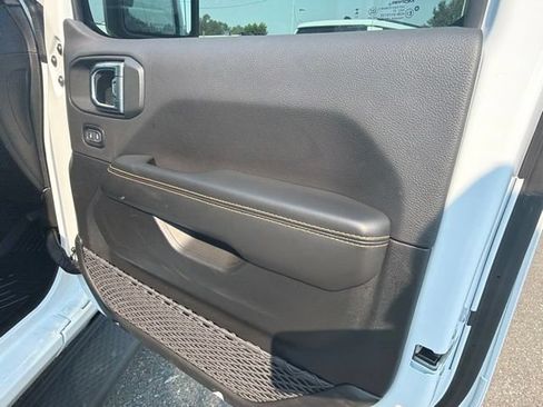 Used 2024 Jeep Wrangler Unlimited Sahara w/ Technology Group AWD/4WD image 8