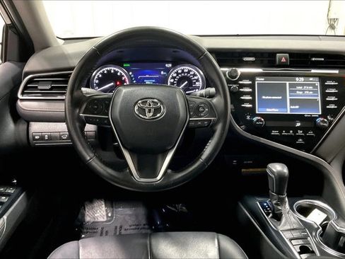 Used 2019 Toyota Camry XLE image 5