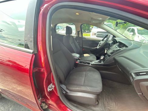 Used 2016 Ford Focus SE w/ SE Power Seat Package image 13