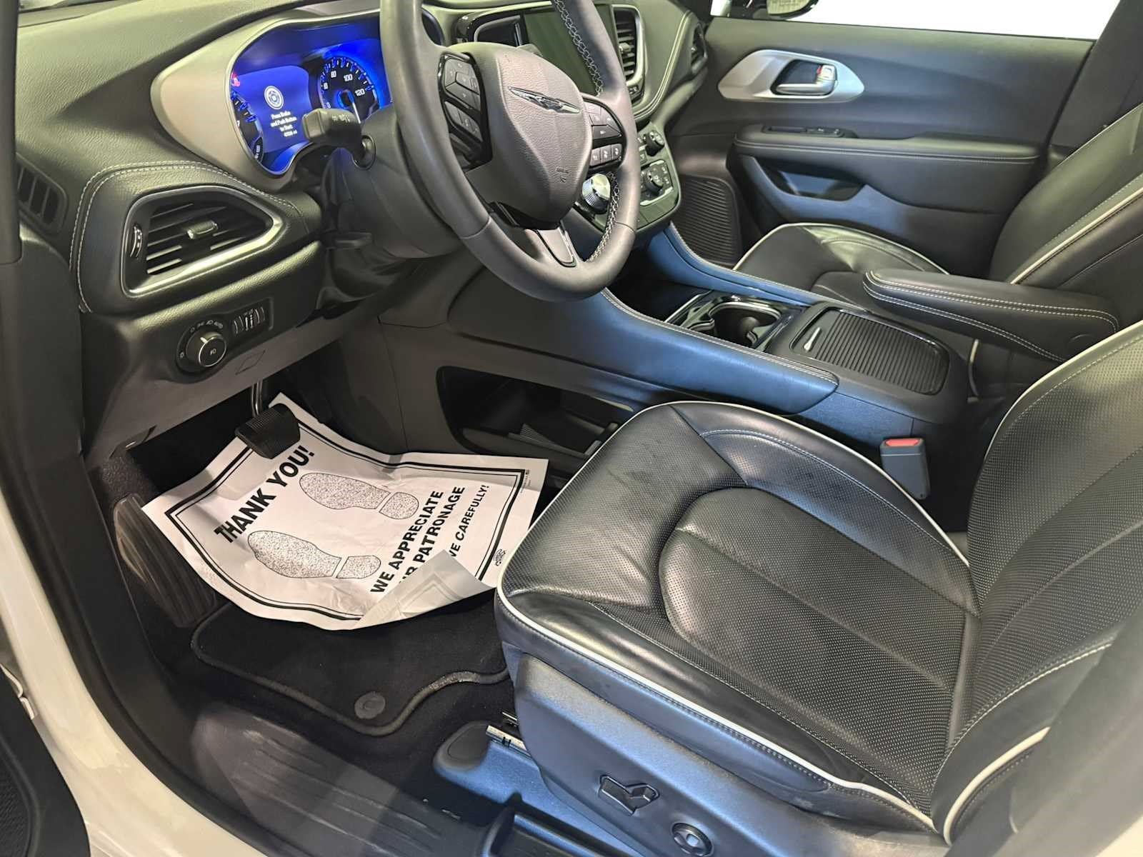 Used 2024 Chrysler Pacifica Limited w/ S Appearance Package FWD image 19