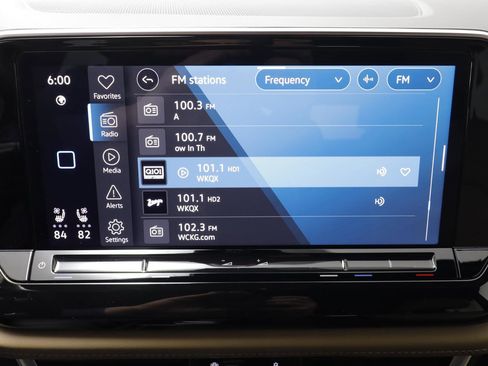 Used 2025 Volkswagen Atlas Cross Sport SE image 9