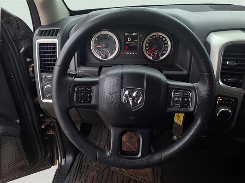 Used 2019 RAM 1500 Classic SLT image 7