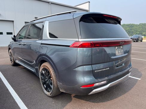 Used 2022 Kia Carnival SX FWD image 2