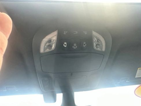 Used 2018 Chrysler Pacifica Limited w/ Advanced Safetytec Group FWD image 33
