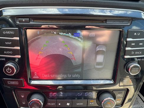 Used 2016 Nissan Maxima Platinum image 21