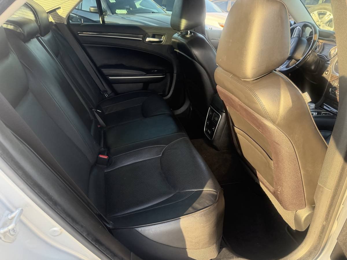 Used 2019 Chrysler 300 Limited w/ Safetytec Plus Group RWD image 27