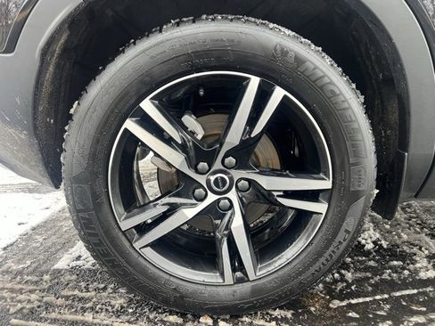 Used 2025 Volvo XC40 B5 Core image 11