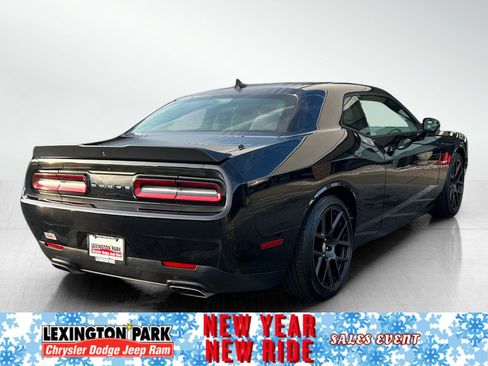 Used 2016 Dodge Challenger R/T image 7