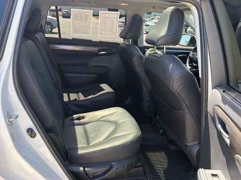Used 2020 Toyota Highlander Platinum AWD/4WD image 13