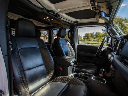 Used 2020 Jeep Wrangler Unlimited Sahara image 17